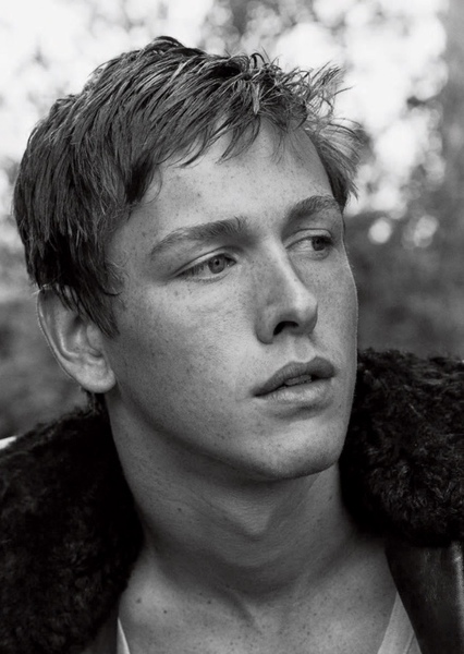 Harris Dickinson photo