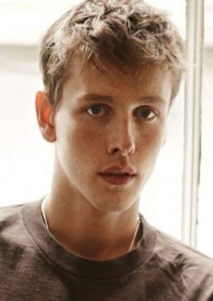 Harris Dickinson photo