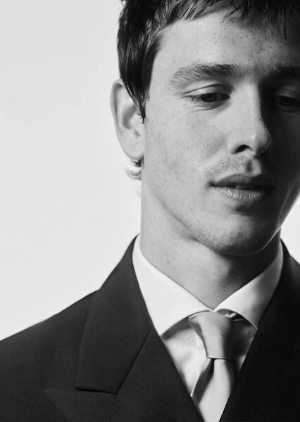 Harris Dickinson photo