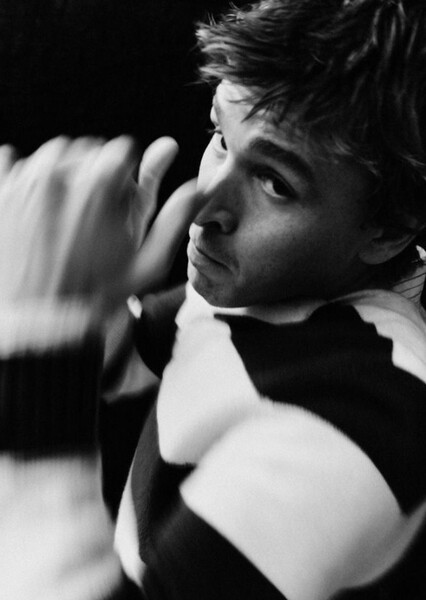 Harris Dickinson photo