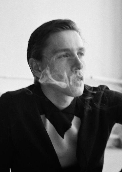 Harris Dickinson photo
