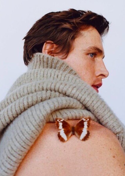 Harris Dickinson photo