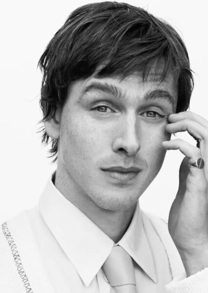 Harris Dickinson photo