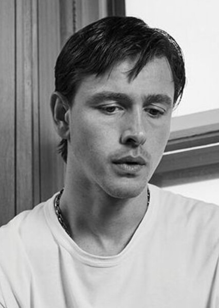 Harris Dickinson photo