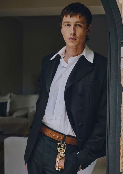 Harris Dickinson photo