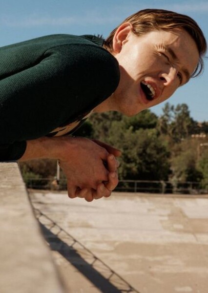 Harris Dickinson photo