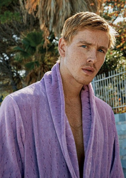 Harris Dickinson photo