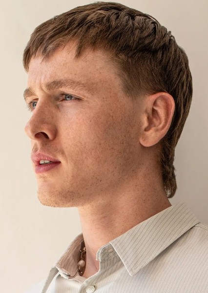 Harris Dickinson photo
