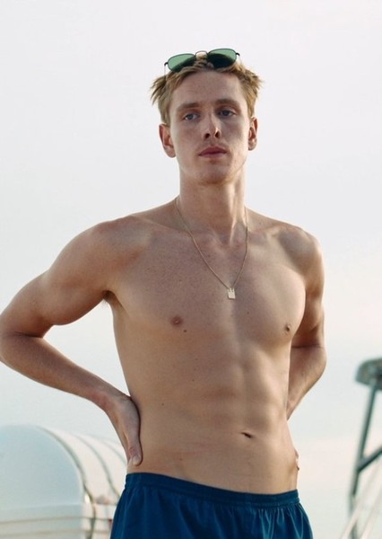 Harris Dickinson photo
