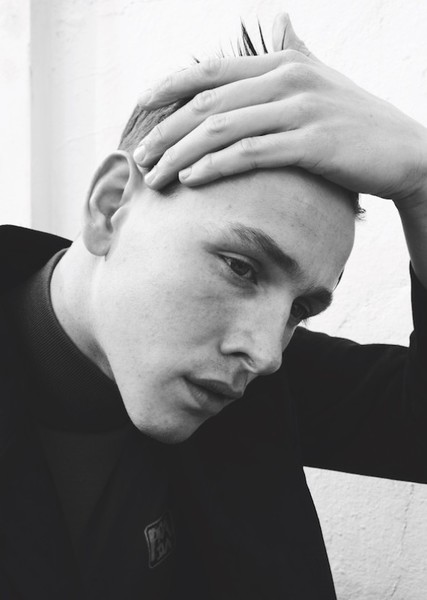 Harris Dickinson photo