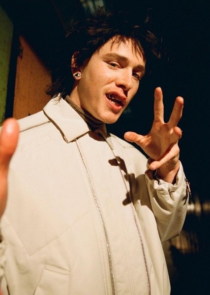 Harris Dickinson photo