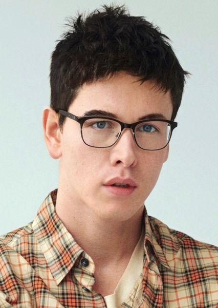 Harris Dickinson photo