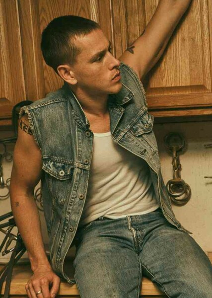 Harris Dickinson photo