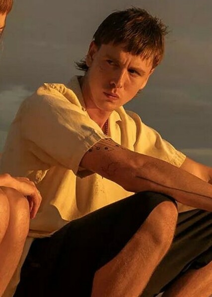 Harris Dickinson photo