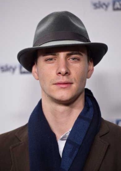 Harry Lloyd photo