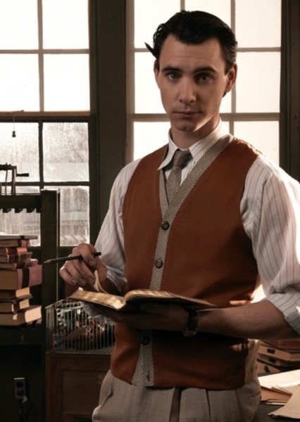 Harry Lloyd photo