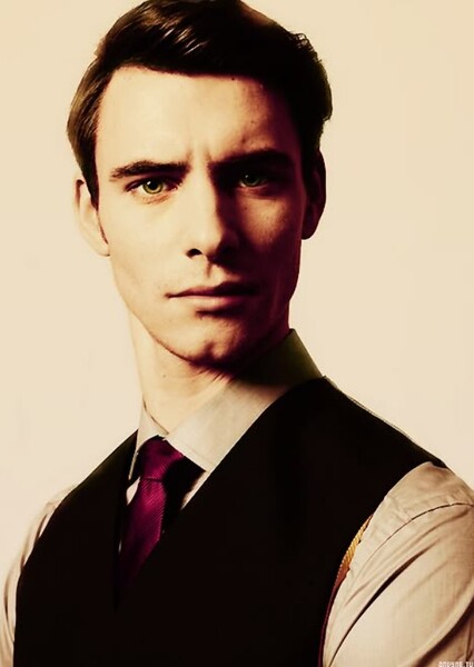Harry Lloyd photo
