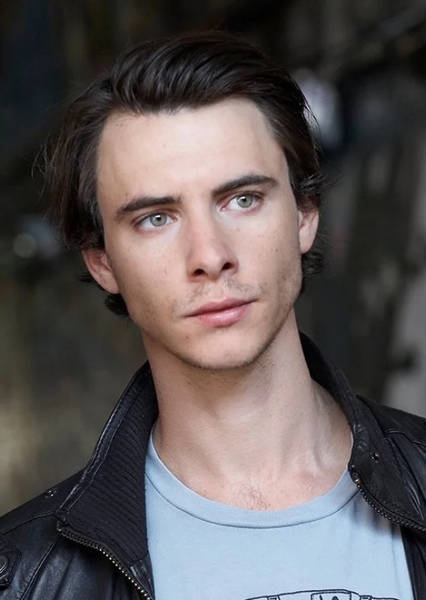 Harry Lloyd photo