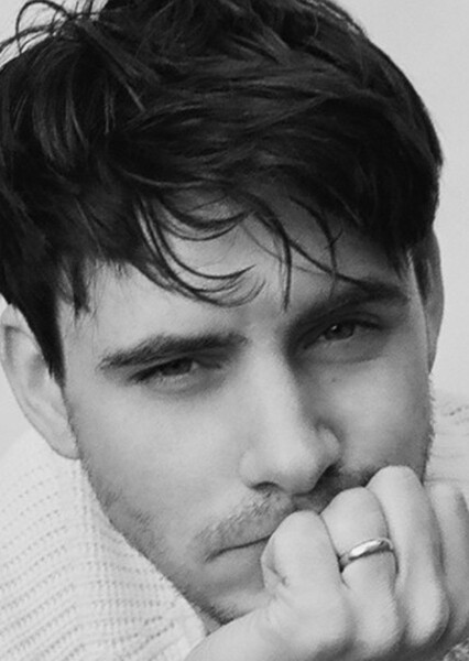 Harry Lloyd photo