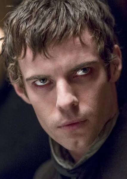 Harry Treadaway photo