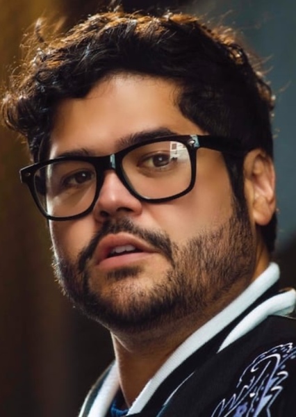 Harvey Guillen photo