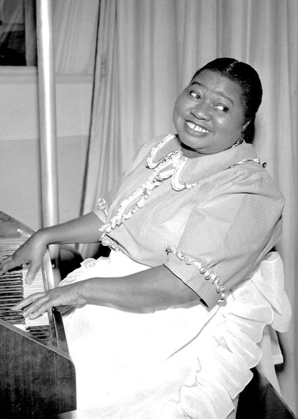 Hattie McDaniel photo