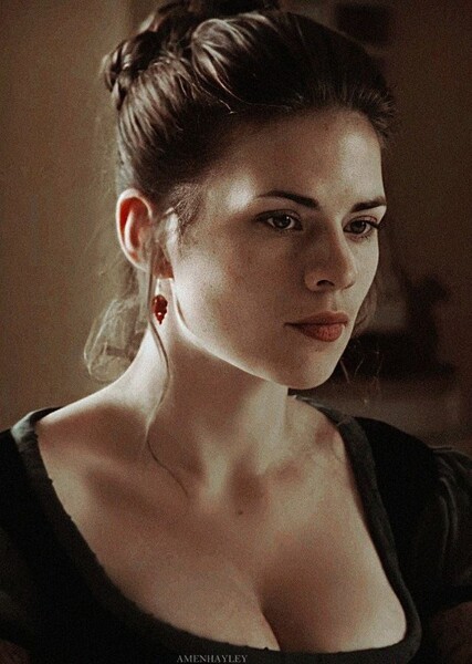 Hayley Atwell photo