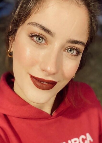 Hazal Kaya photo