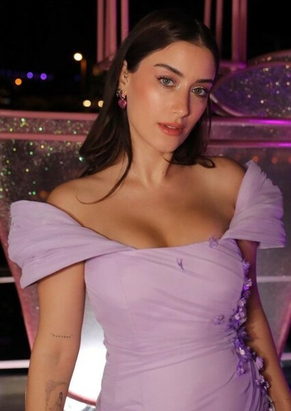 Hazal Kaya photo