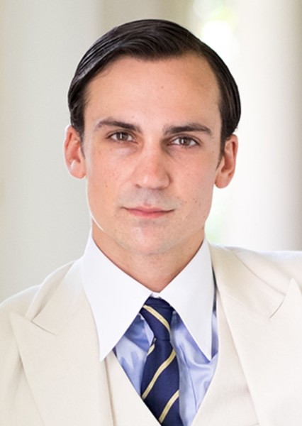 Henry Lloyd-Hughes photo