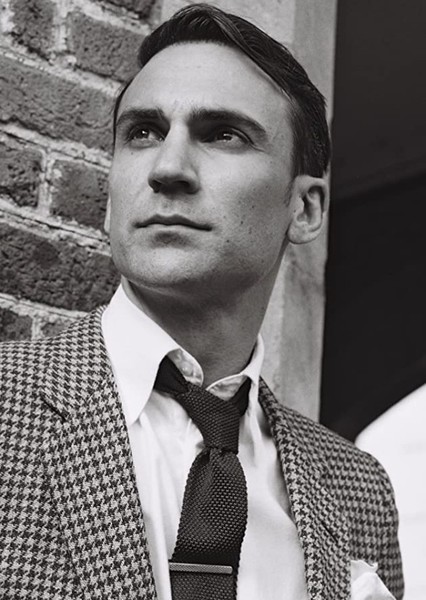 Henry Lloyd-Hughes photo