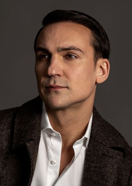 Henry Lloyd-Hughes photo