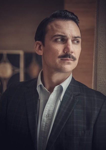 Henry Lloyd-Hughes