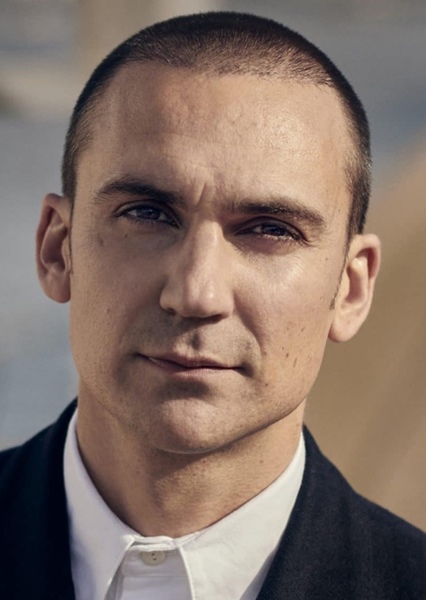 Henry Lloyd-Hughes