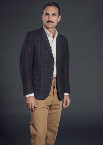 Henry Lloyd-Hughes photo