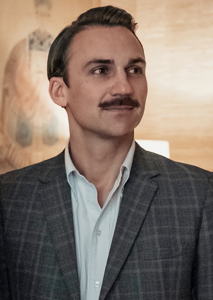 Henry Lloyd-Hughes photo