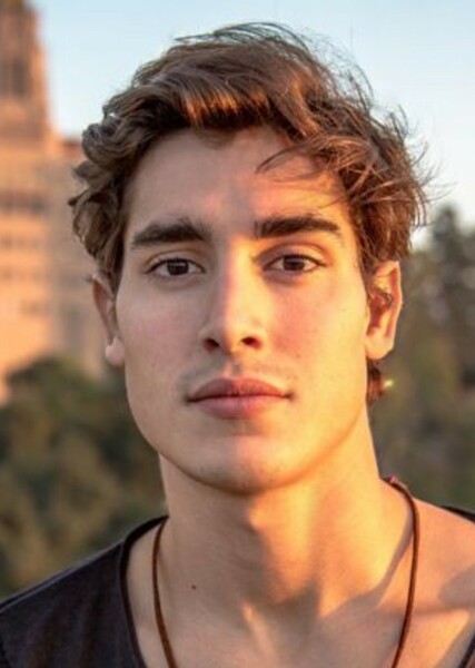 Henry Zaga