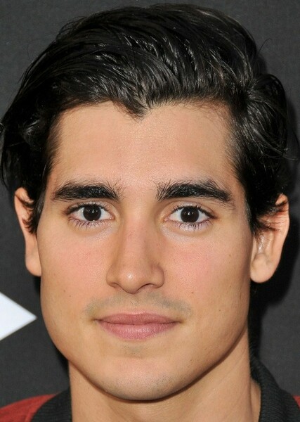 Henry Zaga photo