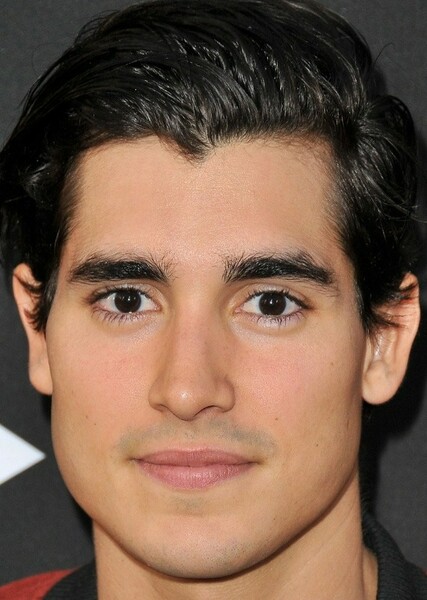 Henry Zaga photo