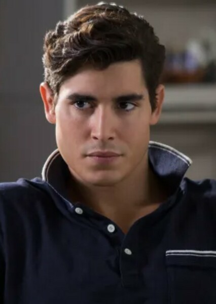 Henry Zaga photo