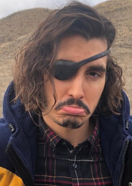 Henry Zaga photo