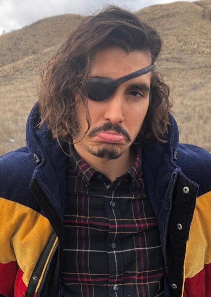 Henry Zaga photo