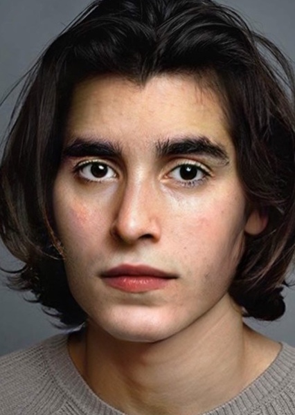 Henry Zaga photo