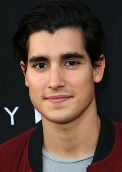 Henry Zaga photo
