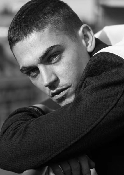 Hero Fiennes Tiffin photo