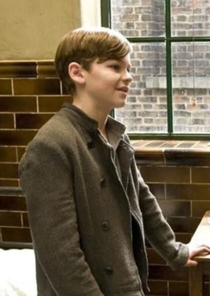 Hero Fiennes Tiffin photo
