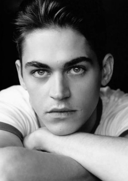 Hero Fiennes Tiffin photo