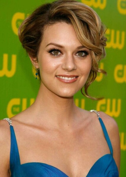 Hilarie Burton photo