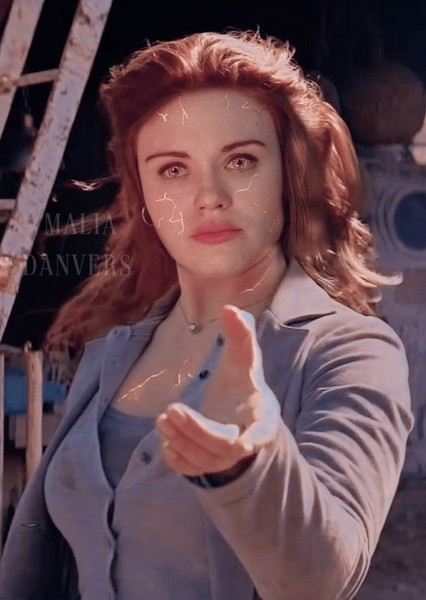 Holland Roden photo