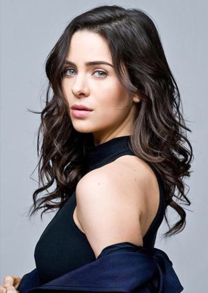 Holly Deveaux photo